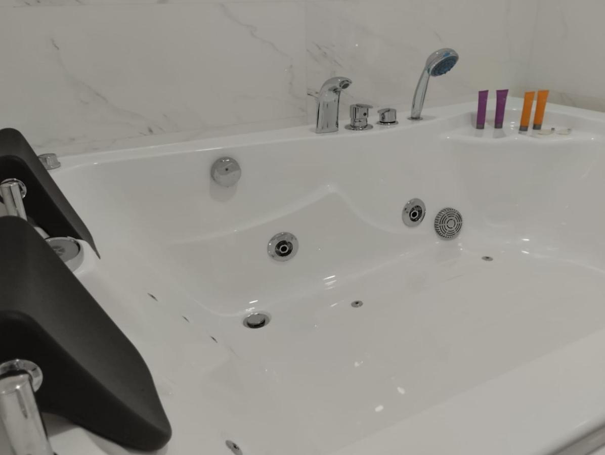 Mini Estudio Jacuzzi Doble Sevilla "Poligono Industrial" Zewnętrze zdjęcie